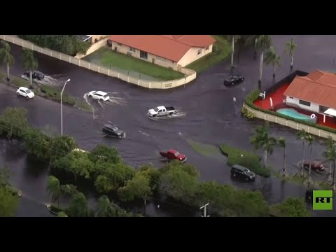 عاصفة إيتا تغرق شوارع ولاية فلوريدا الأميركية بالسيول